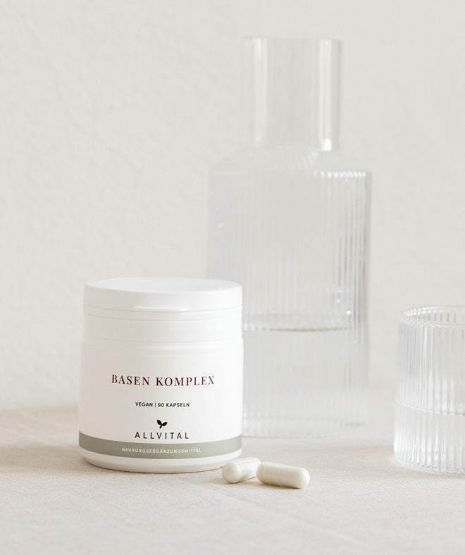Allvital Basen Komplex contient des composés minéraux basiques de calcium, de sodium et de magnésium pour un équilibre acido-basique sain. Allvital Basen Komplex contient des composés minéraux basiques de calcium, de sodium et de magnésium pour un équilibre acido-basique sain.