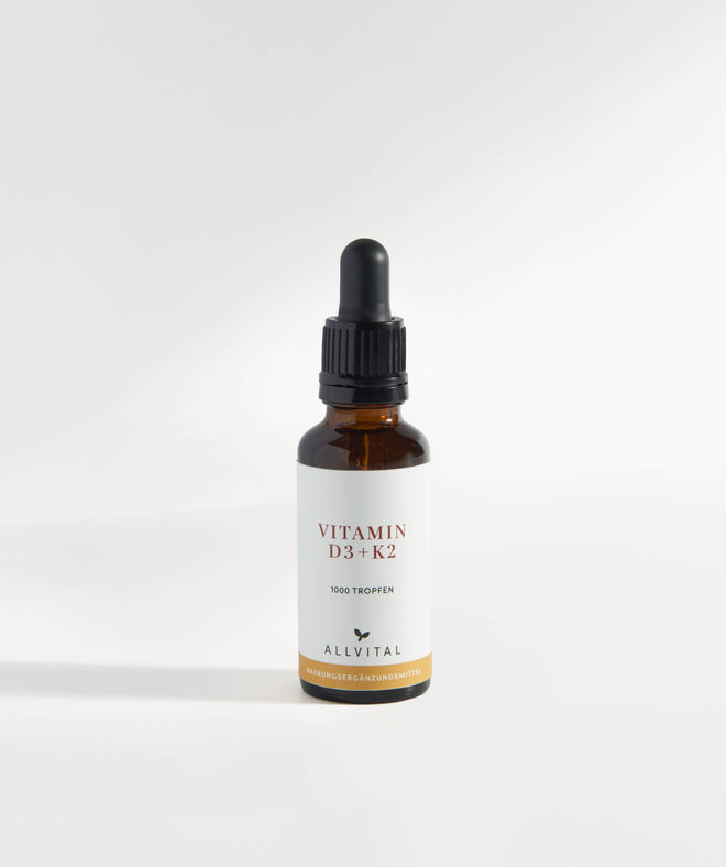Allvital vitamines D3 et K2 sous forme de gouttes huileuses. Pour des os et des dents sains, renforce le système immunitaire. Allvital vitamines D3 et K2 sous forme de gouttes huileuses. Pour des os et des dents sains, renforce le système immunitaire.