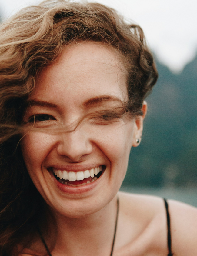 Dents solides, gencives saines : les micronutriments dont votre bouche a besoin